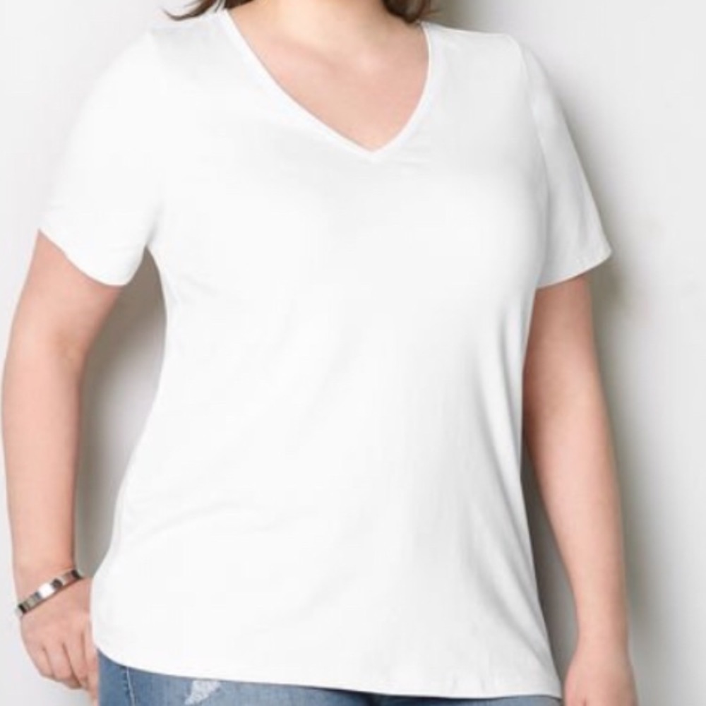Avenue Peach- colored, V- Neck Tee, Size  14/16